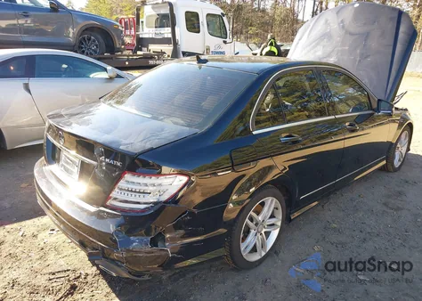 2014 Mercedes-Benz C 300 Luxury 4Matic/Sport 4Matic z USA, uszkodzony, nr VIN WDDGF8ABXEA953513